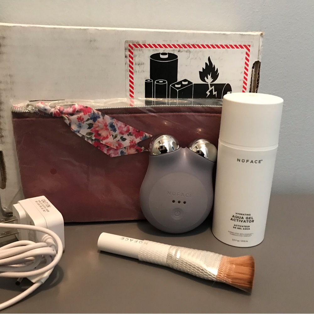 NuFACE Gray Facial Toning Device with White Gel Activator and Pink Pouch